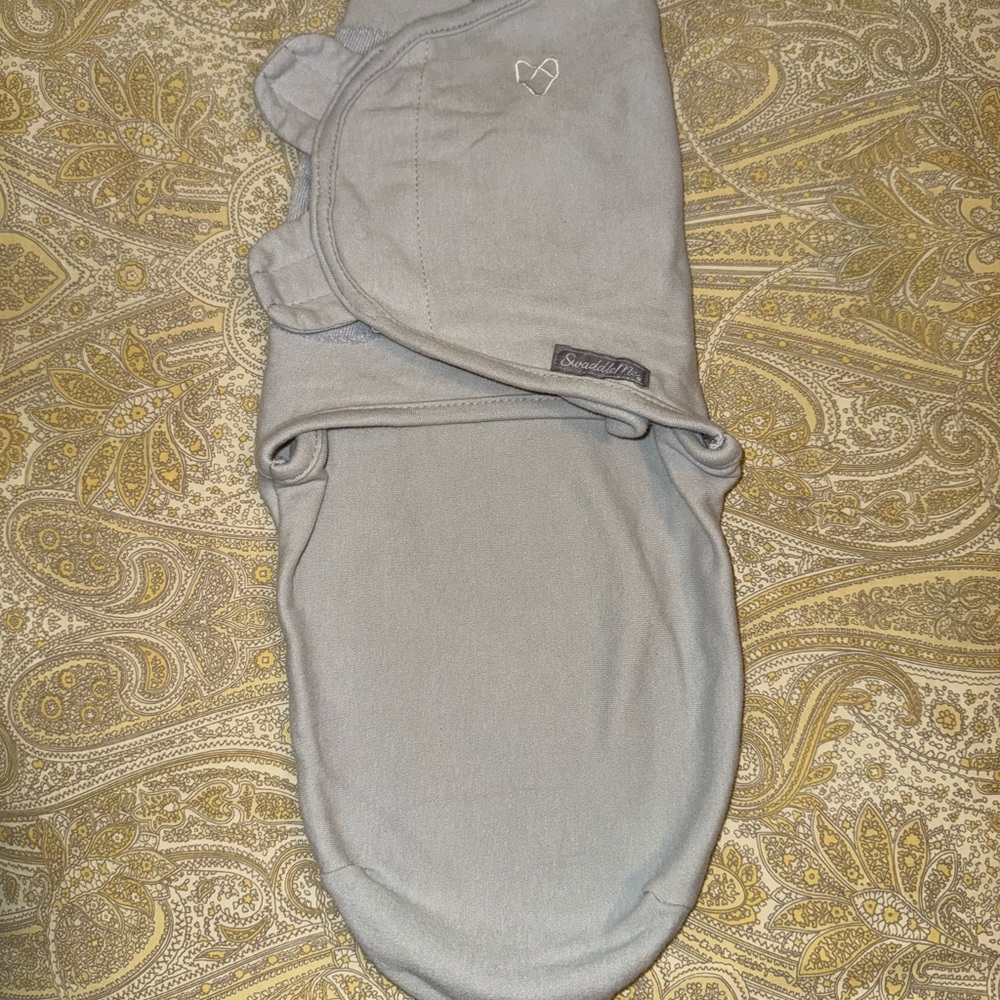 SwaddleMe Light Gray Baby Swaddle 7-14 lbs.
